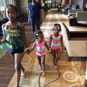 Meet your Posher, Claude an linda